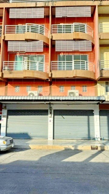 รูป ใกล้ตลาดเซฟวัน 700 ม.นครราชสีมา ในเมือง สำเพ็งโคราช 300ม. อาคารพาณิชย์ 2 คูหา 3.5 ชั้น 6 นอน 8 น้ำ 25 ตร.ว. 304 ตร.ม. - รูปที่ 1/8