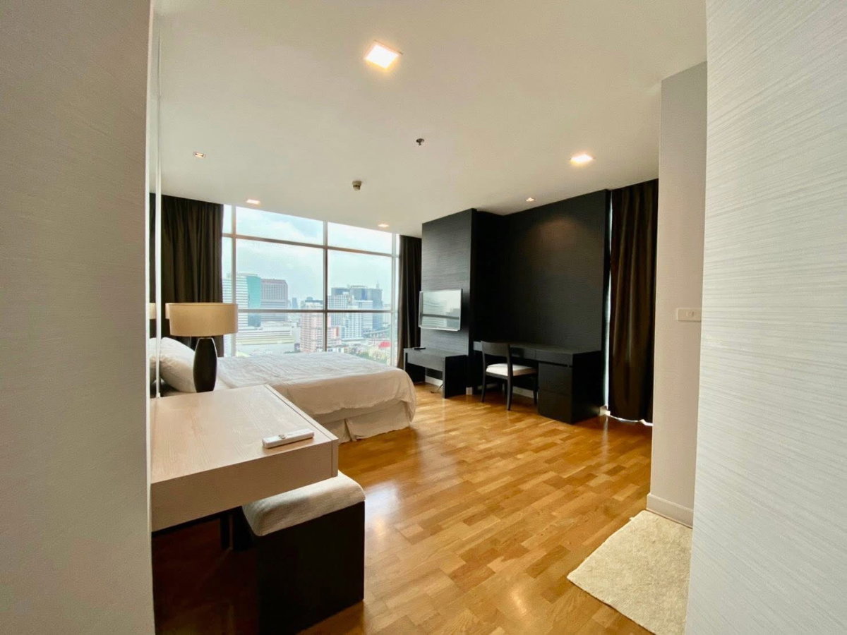 picture Urbana                       Sathorn  - 5/18