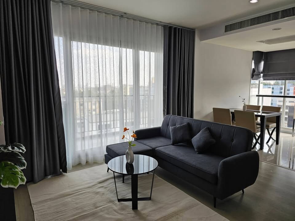 picture Life                           Ratchadapisek - 1/12