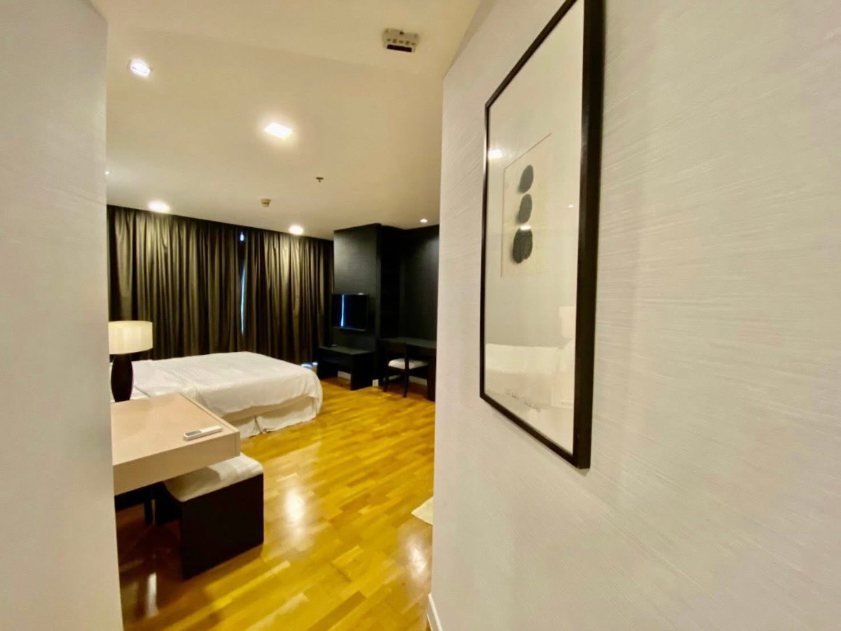 picture Urbana                       Sathorn  - 2/18