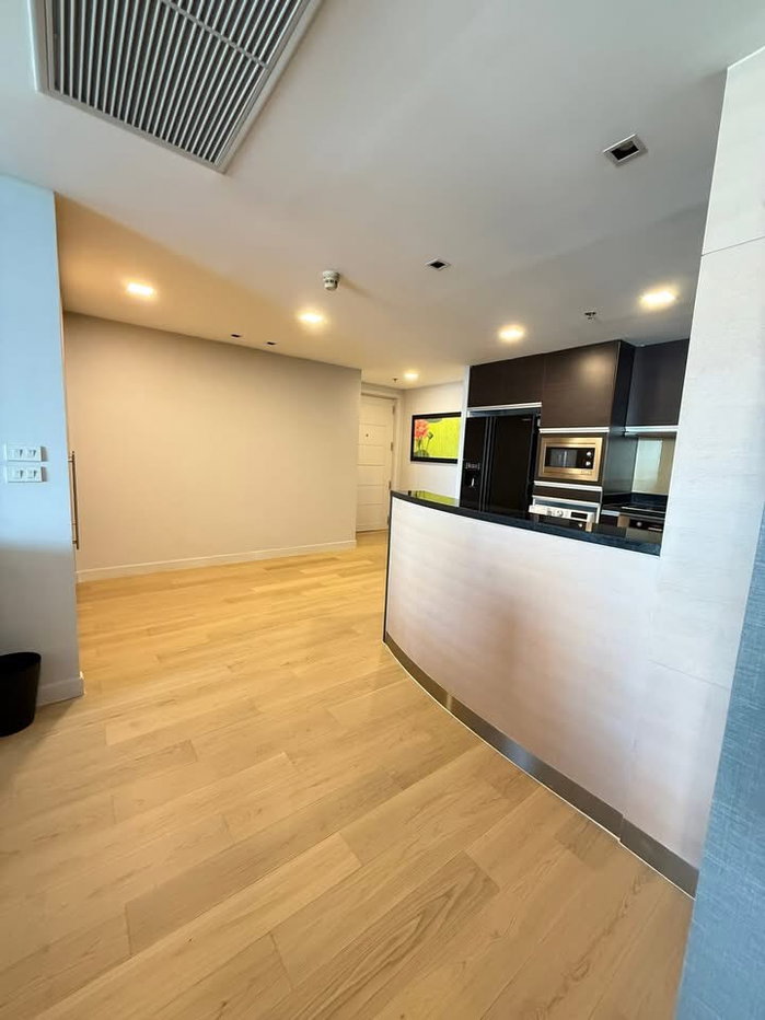 picture Urbana                       Sathorn  - 17/18