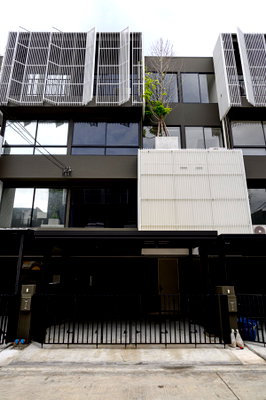 Townhouses for rent : ✨For rent TownHouse Nue Hybe Suksawaty✨LineID: @Propvel (with @ in front)✨