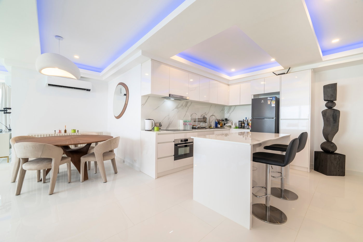 picture Sugar Beach Condominium for Sale Pratumnak Hill Sea View - 8/20