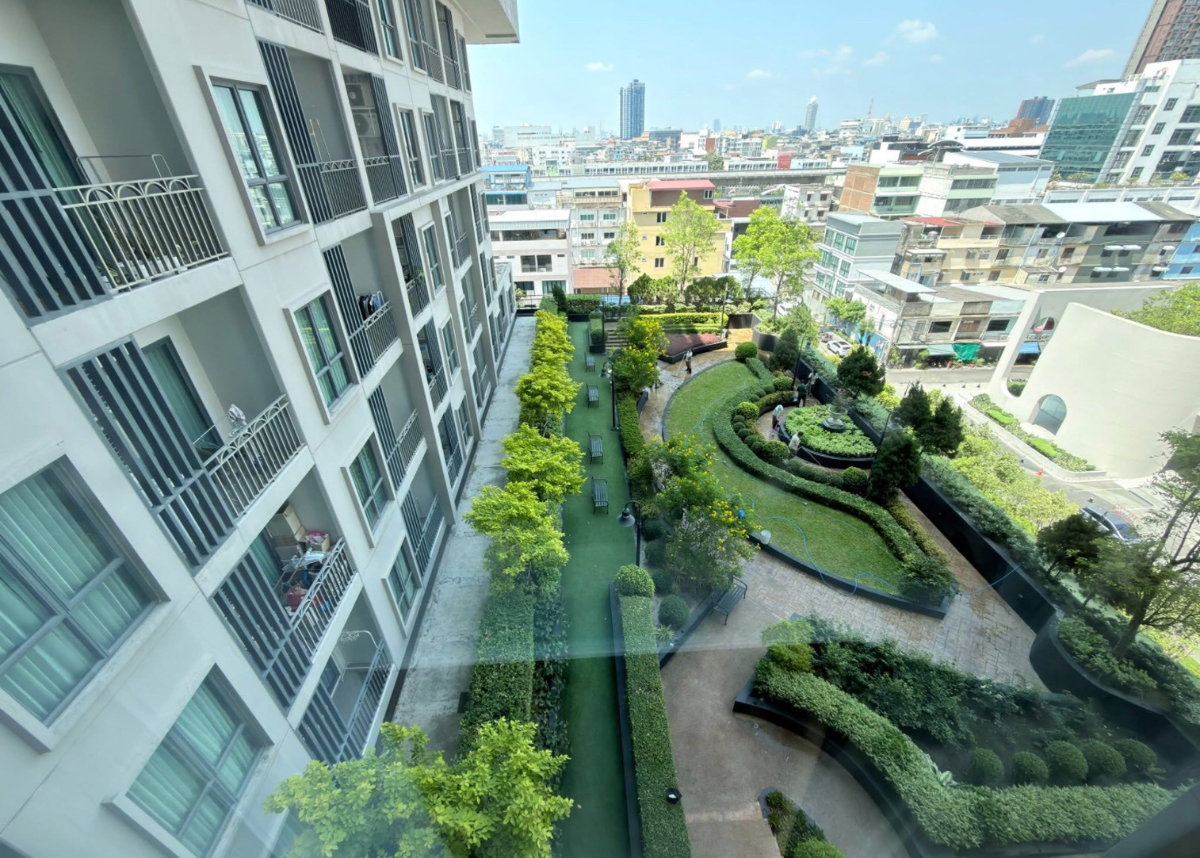 picture The Rich Sathorn -                Taksin  - 4/12