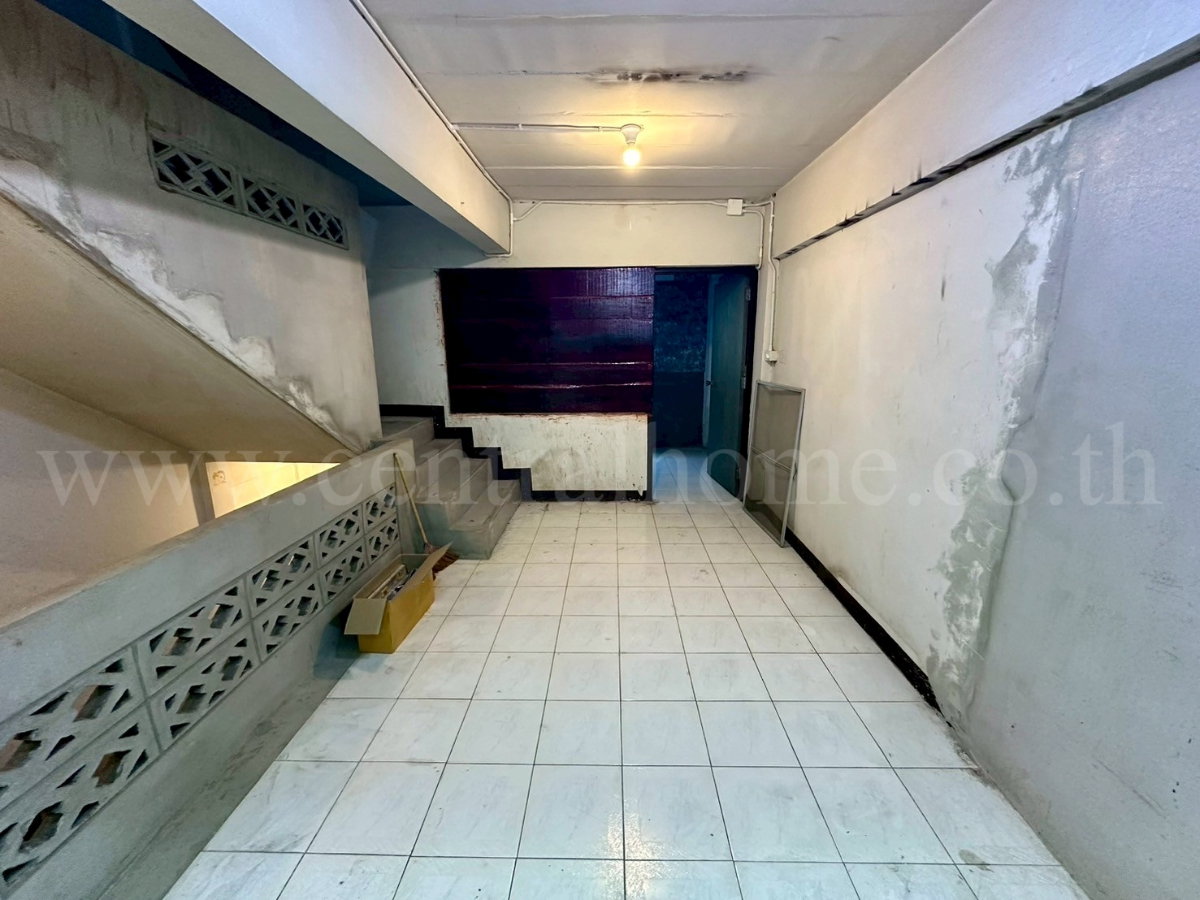 รูป อาคารพาณิชย์ 4.5 ชั้น คู้บอน 27 รามอินทรา รีโนเวทใหม่ พร้อมทำธุรกิจ - รูปที่ 11/23