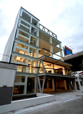 อาคารพาณิชย์ ถนนพัฒนาการ : ขายอาคารโมเดิร์น 6 ชั้น (รวม Rooftop) ทำเลศักยภาพ พระราม 9 ซอย 54 (N.2106)