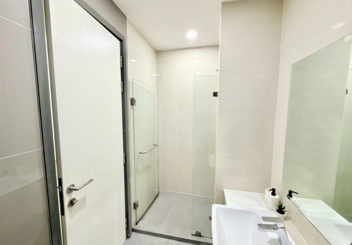 picture The Rich Sathorn -                Taksin  - 10/12