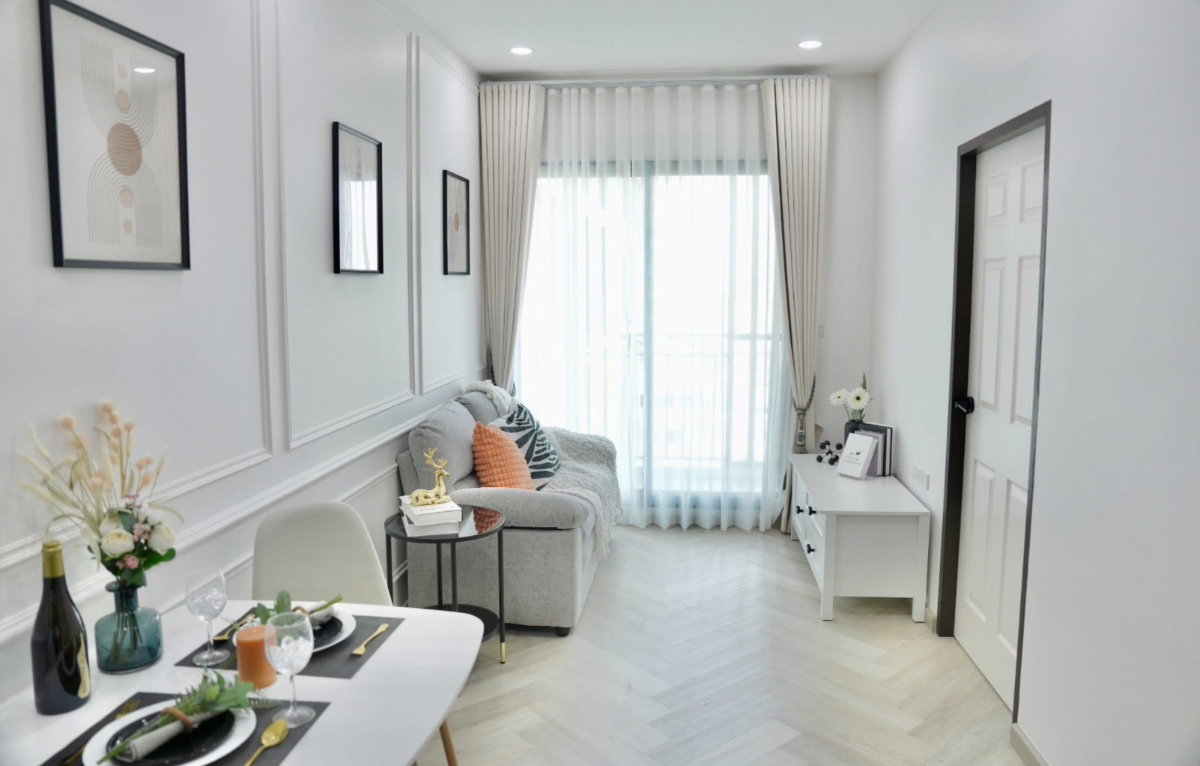 picture The Rich Sathorn -                Taksin  - 6/12