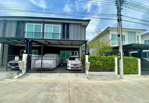 Two-story semi-detached house with complete functionality, near Pattaya city, in Supalai Ville village.