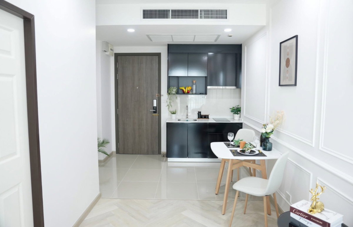 picture The Rich Sathorn -                Taksin  - 9/12