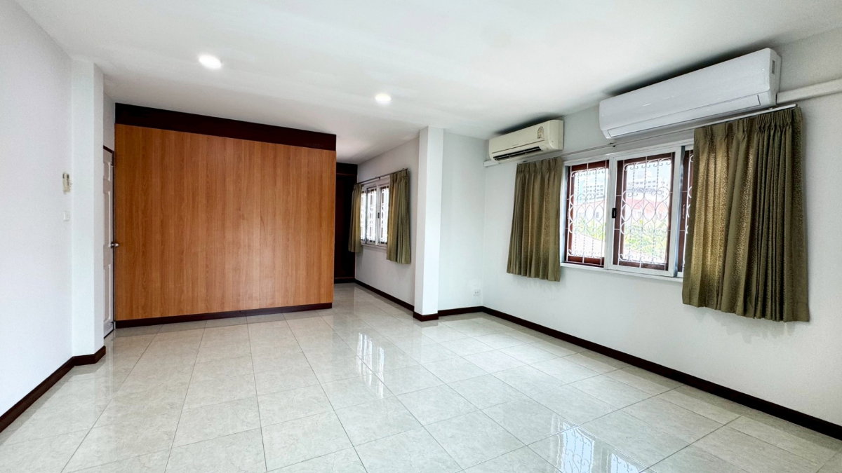 รูป S-NHEP101 ขาย บ้านเดี่ยว หมู่บ้านเคหะนคร 3 พัฒนาการ-ศรีนครินทร์ 2ชั้น 54 ตร.ว พื้นที่ใช้สอย 185 ตร.ม 4 นอน 3 น้ำ 10.5 ล้าน 064-959-8900 - รูปที่ 3/20