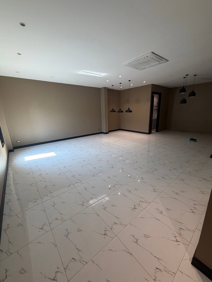 รูป WS7305 🏗️ ให้เช่า! โฮมออฟฟิศ 2 ชั้น ติดถนนพระราม 9 ใกล้เดอะไนน์ เช่าเพียง 150,000 บาท/เดือน - รูปที่ 7/17
