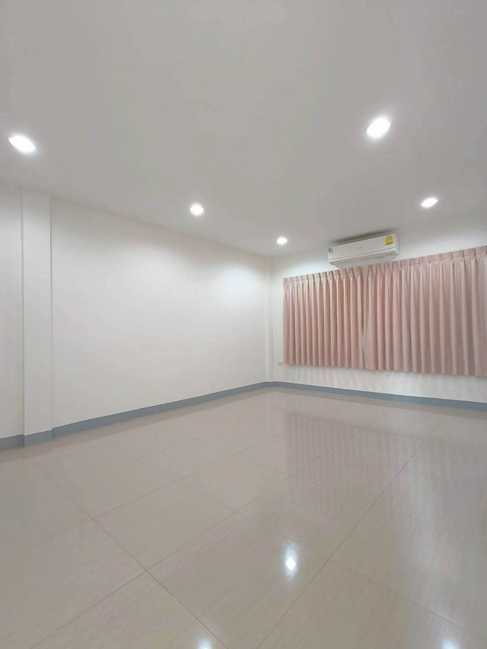 รูป ทาวน์โฮม 3 ชั้น ทำเลเลียบด่วนรามอินทรา ถ.ลาดพร้าว หมู่บ้าน 84 แมนชั่น ซ.ประดิษฐ์มนูธรรม 5-3 แถมเฟอร์ฯพร้อมอยู่ - รูปที่ 11/20