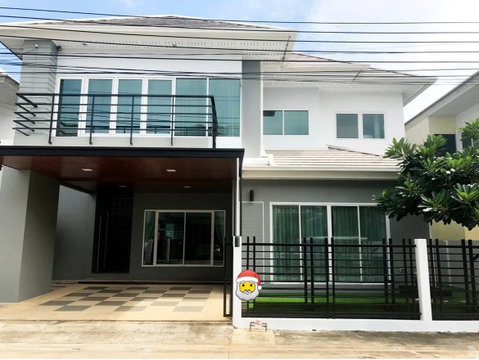 🏡 ให้เช่าบ้านเดี่ยวหรู พร้อมเข้าอยู่ โครงการหมู่บ้าน รัชชา 5 4 ห้องนอน 3 ห้องน้ำบ้านสวยสไตล์โมเดิร์น ตกแต่งครบ พร้อมเฟอร์นิเจอร์ เข้าอยู่ได้ทันที