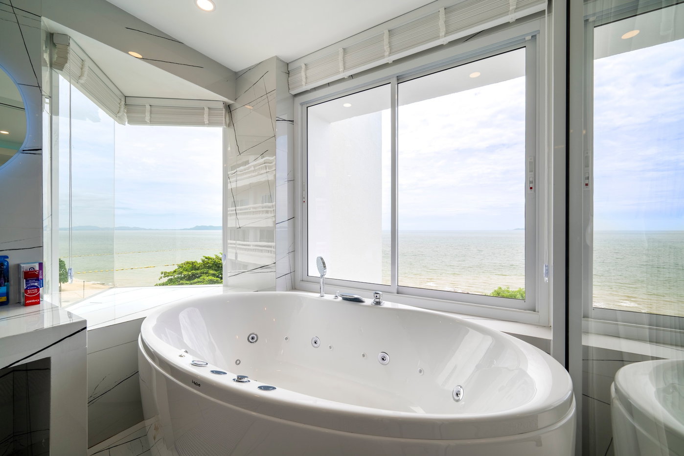 picture Sugar Beach Condominium for Sale Pratumnak Hill Sea View - 17/20