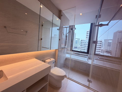 LTHC15241 – ✨🐶 Refined Living with Your Pet | High-Floor Condo near BTS Chidlom | 35.3 MB 