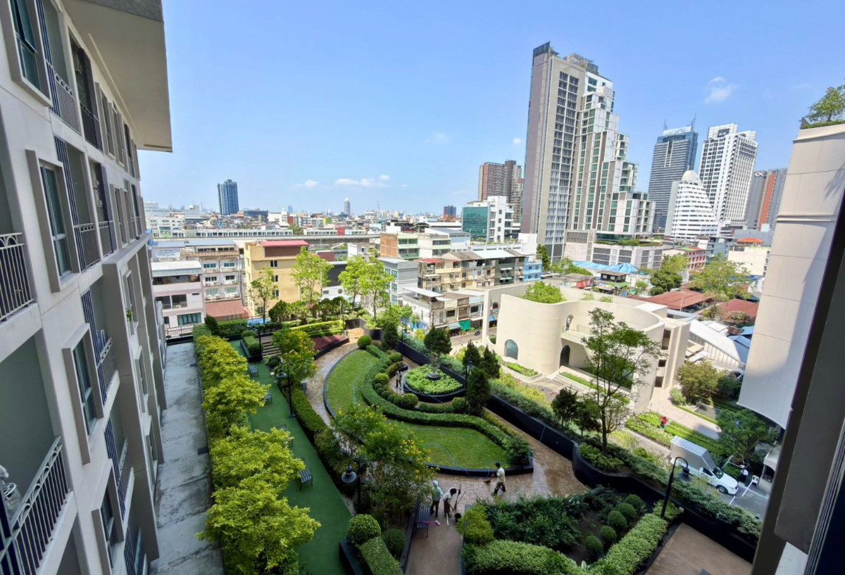 picture The Rich Sathorn -                Taksin  - 12/12