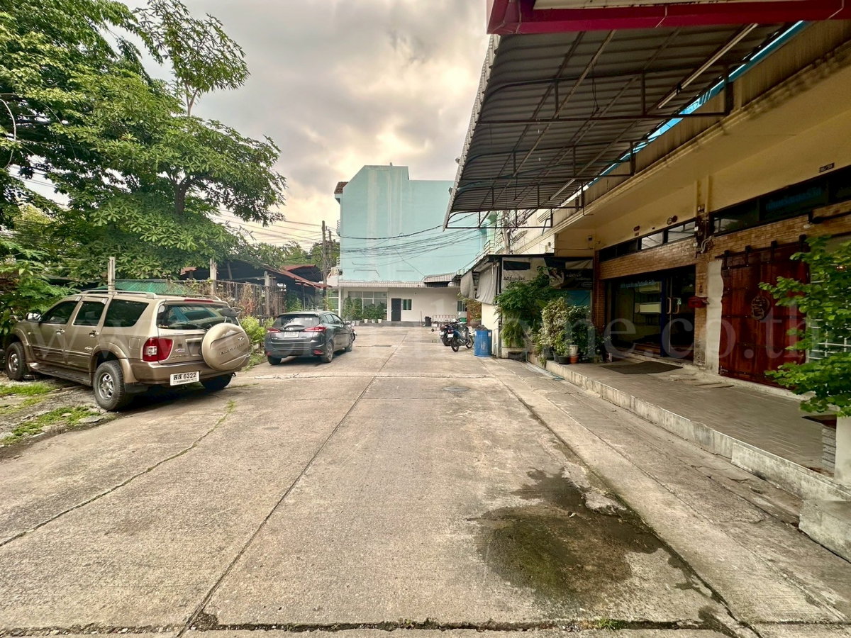 รูป อาคารพาณิชย์ 4.5 ชั้น คู้บอน 27 รามอินทรา รีโนเวทใหม่ พร้อมทำธุรกิจ - รูปที่ 19/23