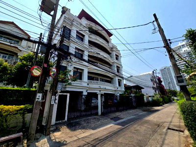 อาคารพาณิชย์ ซอยปรีดี พนมยงค์ (สุขุมวิท 71) : ขายอาคารพาณิชณ์ 6 ชั้น พร้อมลิฟท์ เอกมัย 10 ทำเลดี เหมาะลงทุน (N.2105)