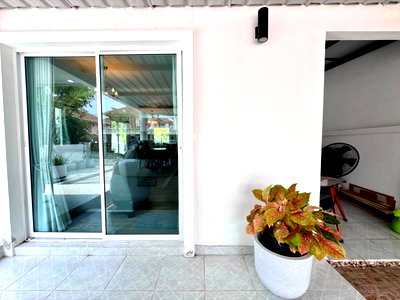 ขายบ้านแฝด : ขายบ้านแฝดบิ้วอิน พร้อมอยู่ ม.บ้านสวนบางพระ ศรีราชา