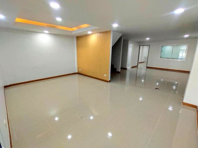 ทาวน์โฮม ถนนสายไหม : ขายทาวน์เฮ้าส์ 2 ชั้น รีโนเวทใหม่พร้อมอยู่ 31.1 ตรว. 3 ห้องนอน หมู่บ้านชวนชม ซอยสายไหม 48 เขตสายไหม กรุงเทพ