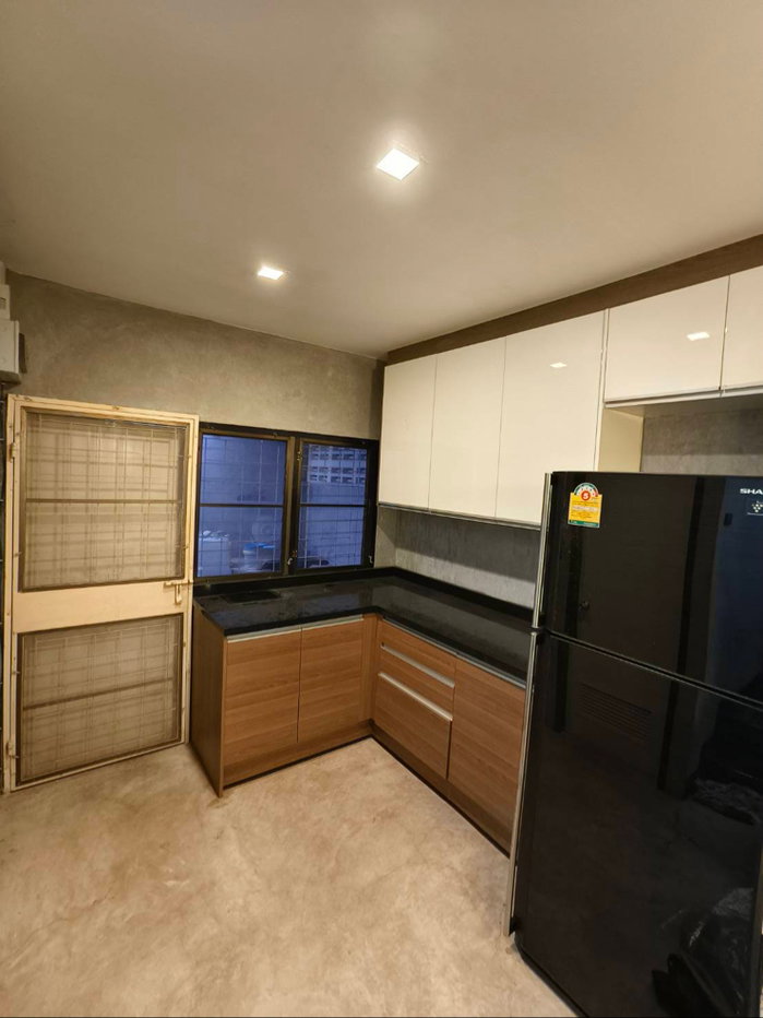 รูป ขายทาว์นเฮ้าสแต่งสวยสไตล์loftหมู่บ้านประชาชื่นซอย22/5 - รูปที่ 3/11