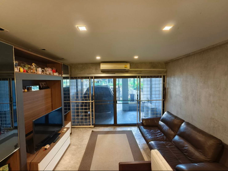 รูป ขายทาว์นเฮ้าสแต่งสวยสไตล์loftหมู่บ้านประชาชื่นซอย22/5 - รูปที่ 2/11