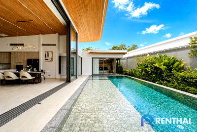 Houses for sale Don Jom Tao Road Phuket : A single-storey resort-style villa featuring a private swimming pool.