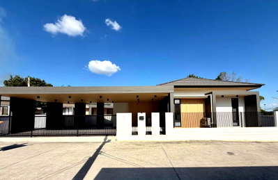 เช่าบ้านเดี่ยว ชลบุรี : ให้เช่าบ้านเดี่ยวหลังใหญ่ สไตล์โมเดิร์น ซ.หมอย้อย ศรีราชา