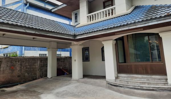 รูป ให้เช่าบ้านเดี่ยว 2 ชั้น แบริ่ง ซ. 9 เนื้อที่ 130 ตรว. กทม. - รูปที่ 2/6