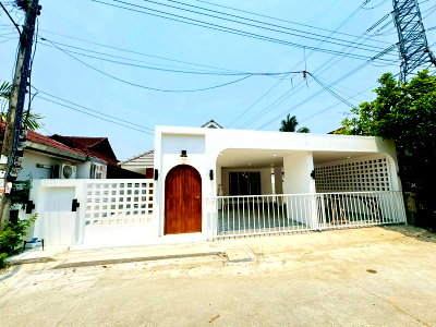บ้านเดี่ยว ม.พายัพวิทยาเขตแก้วนวรัฐ : 🏡✨ ขายบ้านธีรพร บ้านเดี่ยวสไตล์มินิมอล สันทรายน้อย 