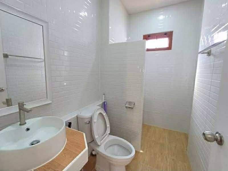 รูป ให้เช่าบ้านชั้นเดียว บ้านแหวน – หางดง เชียงใหม่ พื้นที่ใช้สอย 89 ตรม. 3 ห้อง 2ห้องน้ำ - รูปที่ 8/9