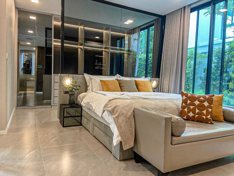 Houses for rent : VIVE Krungthep Kreetha | 421 sqm Spacious House for Rent 250k