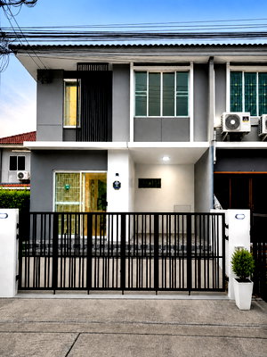 Townhouses for sale วิทยาลัยเทคนิคปทุมธานี : 🔥 Hot Deal! Corner 2-Storey Townhouse at Pruksa Ville 79 Fully renovated | Move-in ready | Rare corner unit