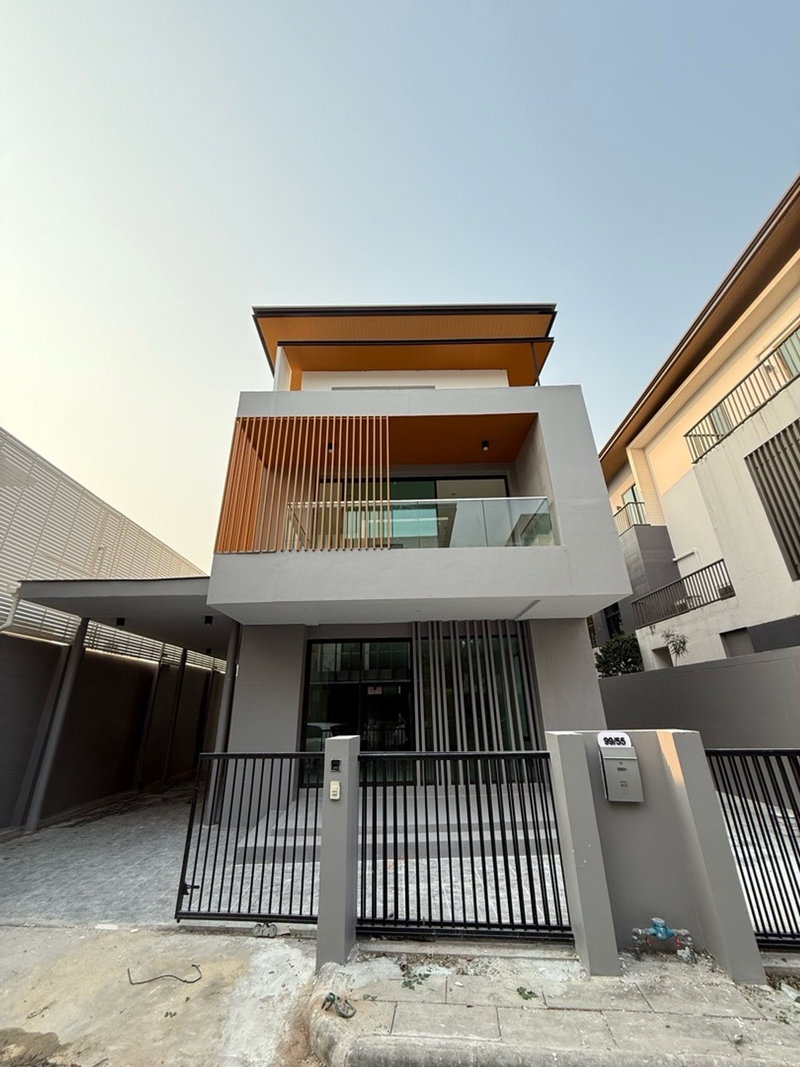 Houses for sale : R172 🔥 Urgent Sale! 3-story detached house, AQ ARBOR Suan Luang R.9 Pattanakarn, near Suvarnabhumi Airport. Only 8.99 M THB, transfer fees included!