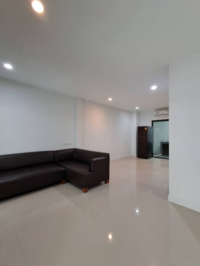picture Verve Petchkasem 81 (3BR/2BA) Modern Loft Design - 6/13