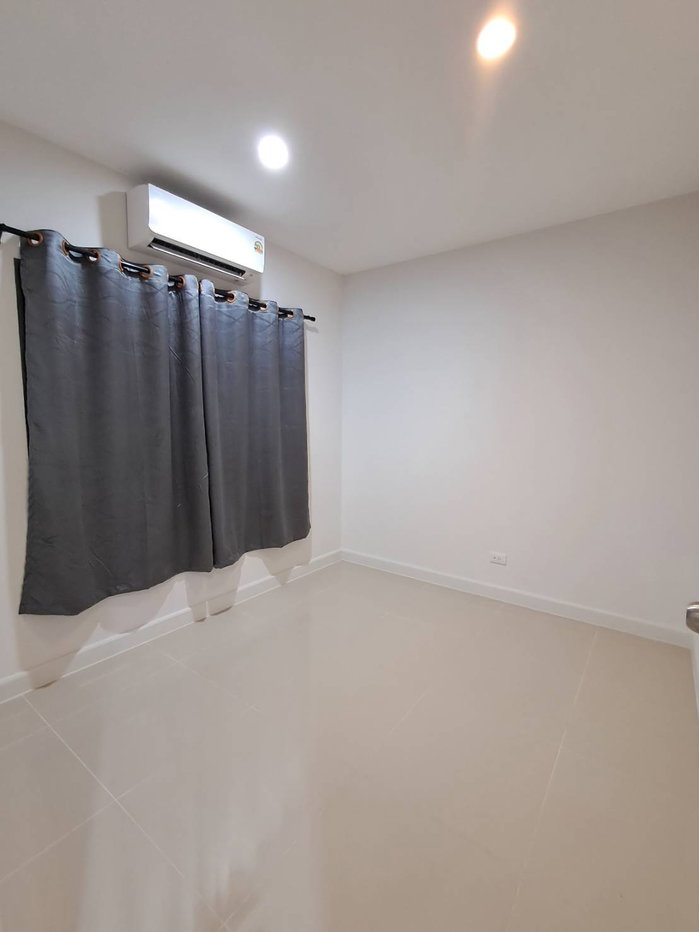 picture Verve Petchkasem 81 (3BR/2BA) Modern Loft Design - 8/13