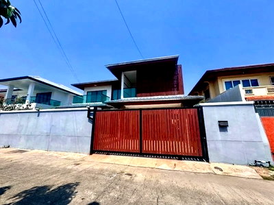 Houses for rent Chonburi : For Rent  Eakmonkol Chaiyapruek  4 Beds 3 Bath