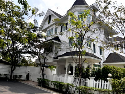 บ้านเดี่ยวให้เช่า : เช่าบ้าน  แฟนตาเซีย วิลล่า 4 MRT-ศรีเอี่ยม (สายสีเหลือง) สำโรงเหนือ เมืองสมุทรปราการ สมุทรปราการ CX-151955 ✅ ทักไลน์ @connexproperty ตอบทันที ทีมงานมืออาชีพ ✅
