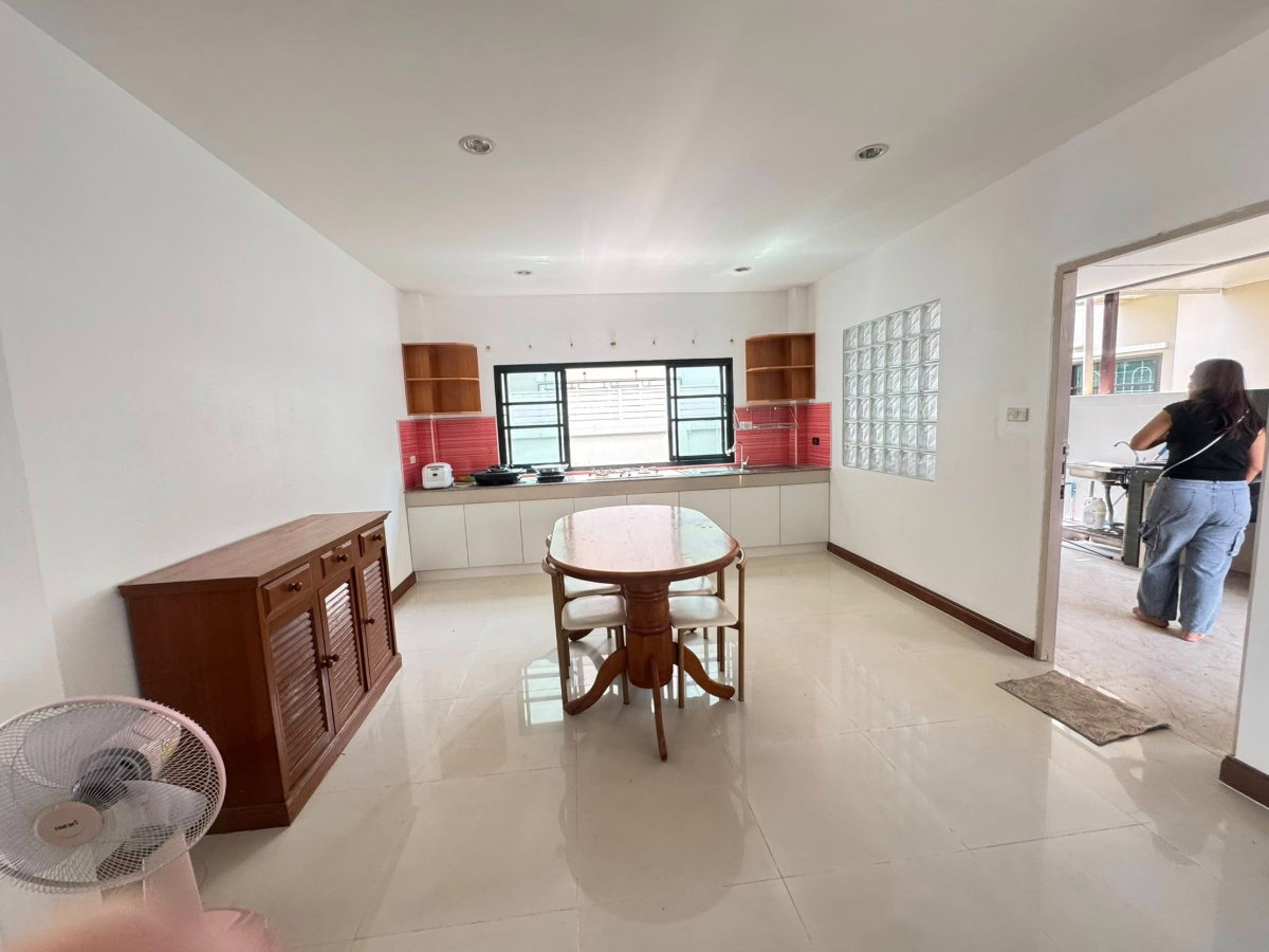 รูป ให้เช่าบ้านเดี่ยวหลังใหญ่ 4 ห้องนอน ม.ธารดารา ศรีราชา - รูปที่ 8/19