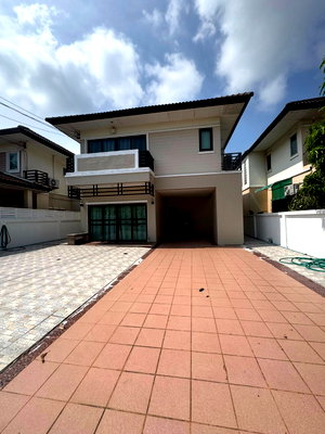 บ้านเดี่ยวให้เช่า : ให้เช่าบ้านเดี่ยวหลังใหญ่ 4 ห้องนอน ม.ธารดารา ศรีราชา