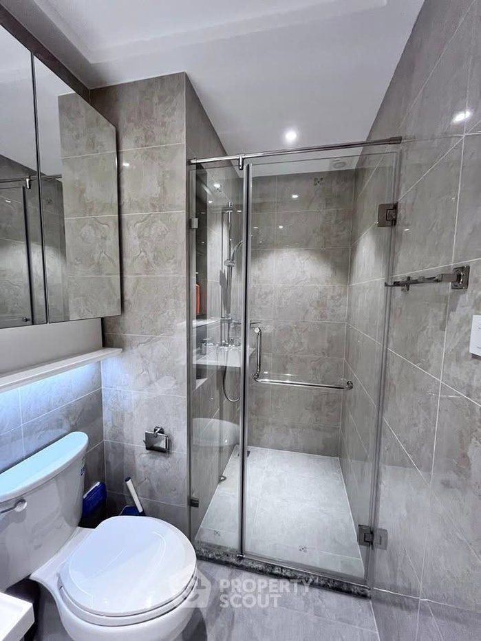 รูป คอนโด 1 ห้องนอน 26th Floor 33 ตร.ม. ที่ Regal Sathon-Naradhiwas ใกล้สาธร (ID 2841759) - รูปที่ 13/19