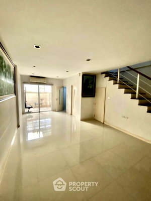 Townhouses for sale Kasetsart University : 3-BR Townhouse For Sale, Lumpini Town Place Ratchayothin - Sena, BTS Sena Nikhom (ID 2008197)