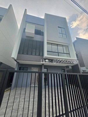 ขายบ้านเดี่ยว : sss545 ขาย Feel Town ลาดพร้าว 101 บ้านเดี่ยวสไตล์โมเดิร์น 3 ชั้น ใกล้รถไฟฟ้าสายสีเหลือง สถานีลาดพร้าว 101