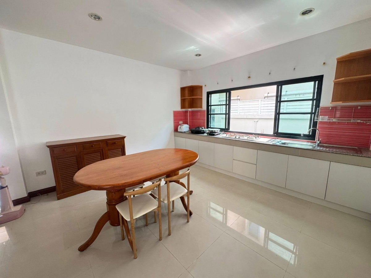 รูป ให้เช่าบ้านเดี่ยวหลังใหญ่ 4 ห้องนอน ม.ธารดารา ศรีราชา - รูปที่ 3/19