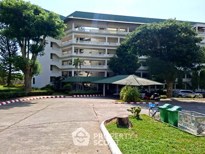 Condos for sale : Pet-Friendly 4-BR Condo 323 Sqm, Baan Somprasong, Near Na Chom Thian (ID 2859320)