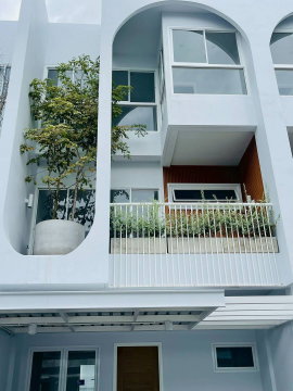House for RENT! Townhome (New Furniture) Close to Town near Ruamchok shopping mall, NIS, 7-11, Tesco Lotus, Homepro, Fresh Market and etc.
