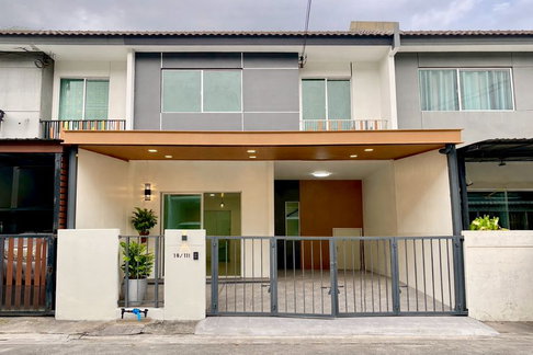 ขายทาวน์โฮมรีโนเวทใหม่สไตล์โมเดิร์น เครือสหพัฒน์ ศรีราชา