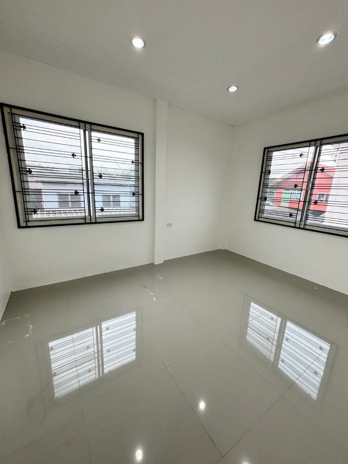 รูป #ให้เช่าบ้าน2ชั้น มี 3ห้องนอน 2 ห้องน้ำ ซ.เสรีไทย83 แยก5 เช่า 9,000บ/เดือน ตัวบ้านที่ว่างจะอยู่ด้านหลัง และต้องสลับที่จอดรถหลังอยู่ด้านหลังนะครับ - รูปที่ 14/15