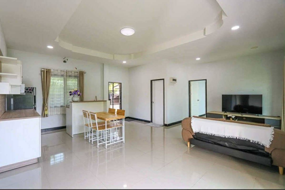 รูป ให้เช่าบ้าน 3 ห้องนอน 2 ห้องน้ำ พร้อมเฟอร์นิเจอร์ อำเภอสารภี-เชียงใหม่ (R1049) T.0946511456 - รูปที่ 4/12